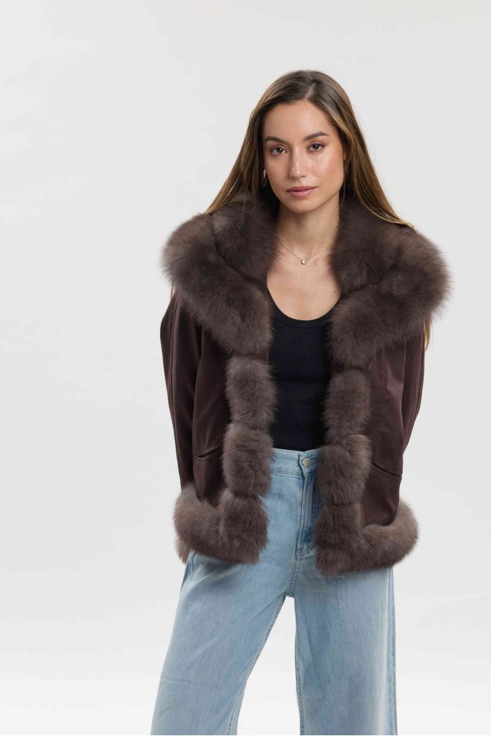 CHAQUETA CORTA EFECTO ANTE CON CUELLO Y DETALLES DE PELO PARA MUJER PC-QP1426