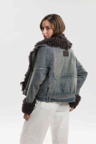 copy of CHAQUETA DENIM CORTA CON CUELLO AMPLIO Y DETALLES DE PELO PC-HNWT797