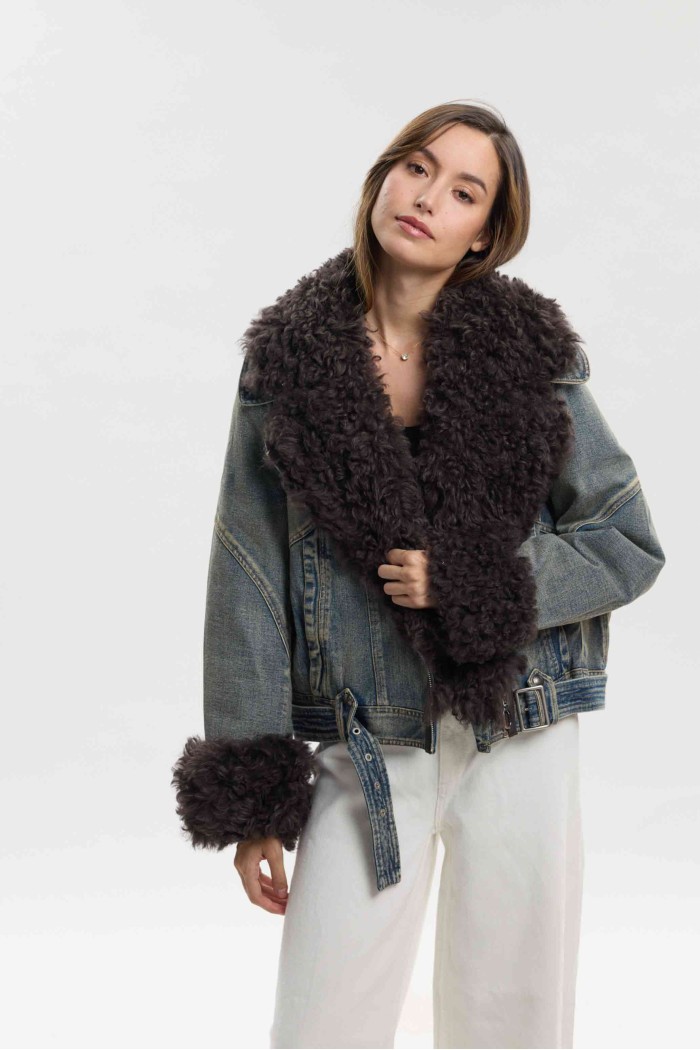 copy of CHAQUETA DENIM CORTA CON CUELLO AMPLIO Y DETALLES DE PELO PC-HNWT797