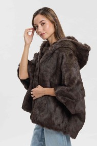 CAPA CORTA CON CAPUCHA DE PELO DE CONEJO PC-LLL5897-03