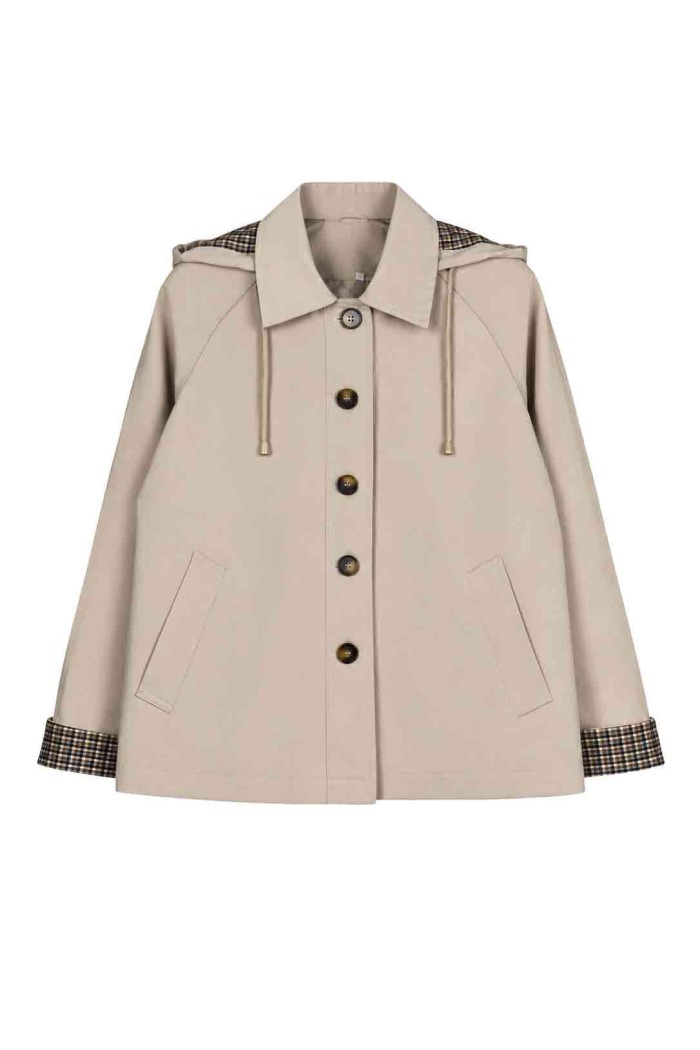 CHAQUETA CORTA CON CAPUCHA Y DETALLE DE CUADROS BEIGE TY-W0005