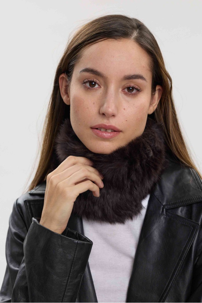 CUELLO ELÁSTICO DE PELO DE CONEJO TRENZADO PC-LLL5928-09-2313