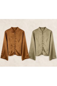 BLUSA SATINADA CON CUELLO MAO BORDADO Y MANGA ACAMPANADA TBL5086