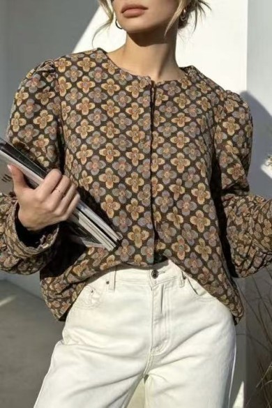 BLUSA DE MUJER ESTAMPADA FLORAL CON MANGA ABULLONAD TBL5057