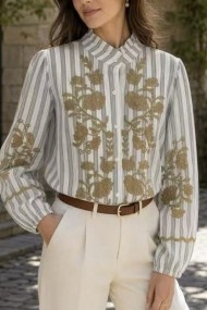 BLUSA DE MUJER CON BORDADOS FLORALES Y CUELLO CON VOLANTE TB1D2242