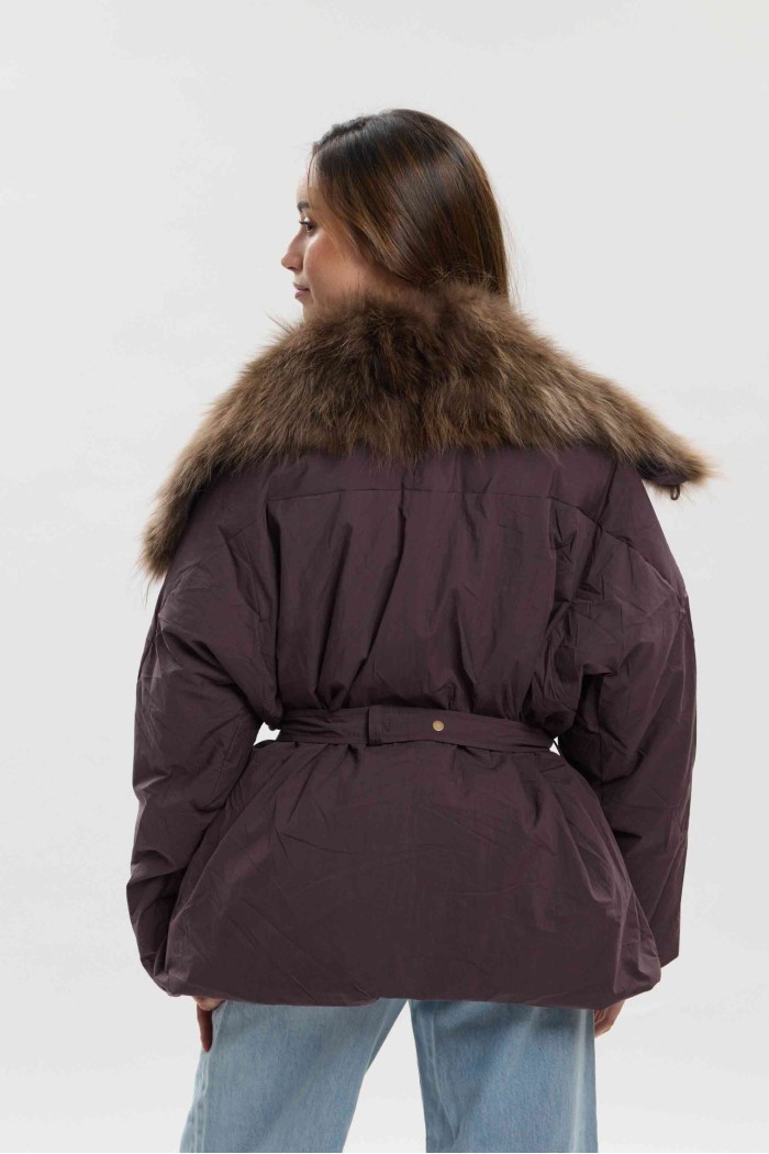 CHAQUETA ACOLCHADA CON CUELLO DE PELO DE ZORRO Y CINTURÓN PC-HNWT728