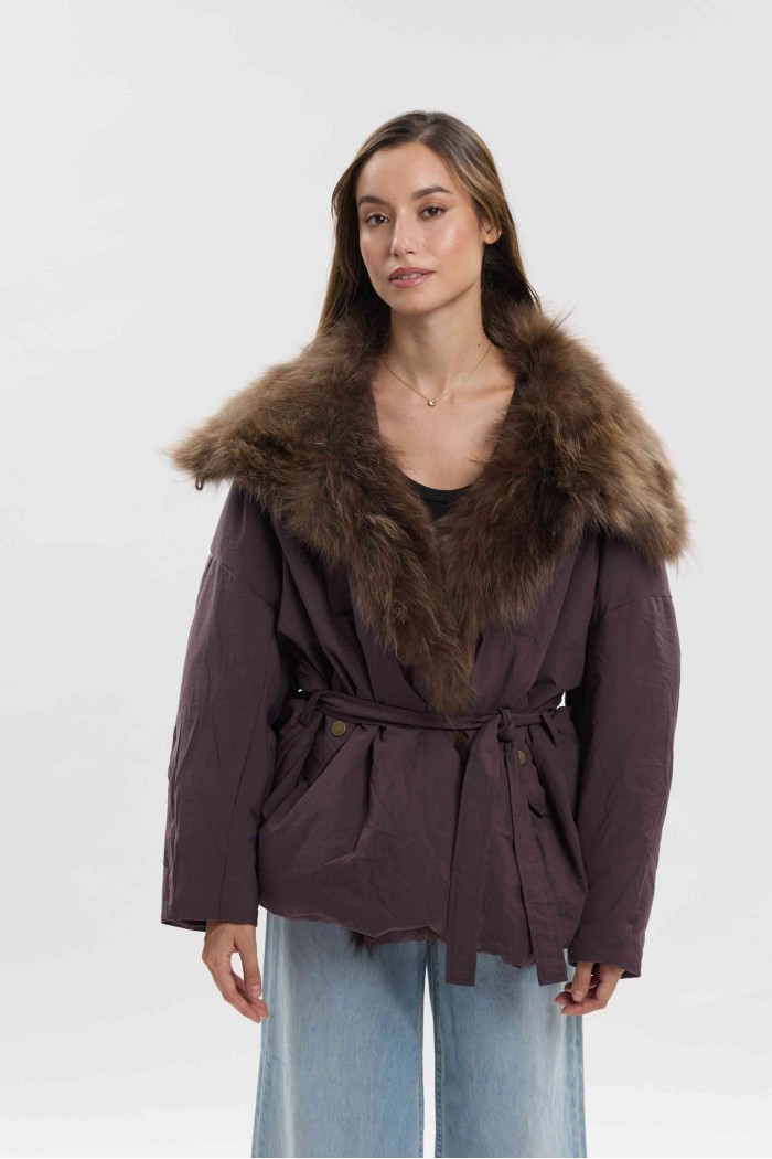 CHAQUETA ACOLCHADA CON CUELLO DE PELO DE ZORRO Y CINTURÓN PC-HNWT728