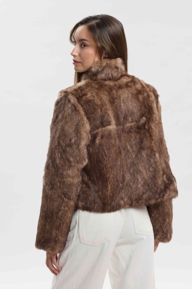 CHAQUETA CORTA DE PELO DE CONEJO CON CUELLO ALTO PC-LLL5944-02