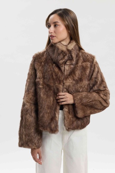 CHAQUETA CORTA DE PELO DE CONEJO CON CUELLO ALTO PC-LLL5944-02
