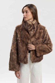 CHAQUETA CORTA DE PELO DE CONEJO CON CUELLO ALTO PC-LLL5944-02