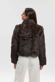 CHAQUETA CORTA DE PELO DE CONEJO CON CUELLO ALTO PC-LLL5944-03