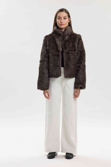 CHAQUETA CORTA DE PELO DE CONEJO CON CUELLO ALTO PC-LLL5944-03