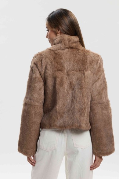 CHAQUETA CORTA DE PELO DE CONEJO CON CUELLO ALTO PC-LLL5944-01