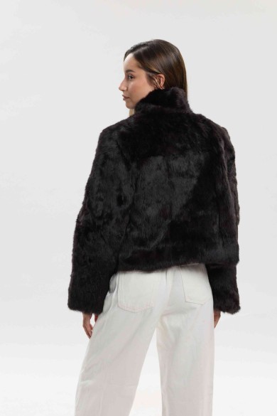CHAQUETA CORTA DE PELO DE CONEJO CON CUELLO ALTO PC-LLL5944-09