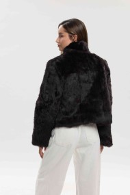 CHAQUETA CORTA DE PELO DE CONEJO CON CUELLO ALTO PC-LLL5944-09