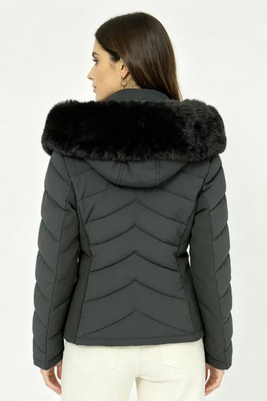 CHAQUETA ACOLCHADA CORTA CON CAPUCHA Y PELO SINTÉTICO 2COLORES OBRF2106