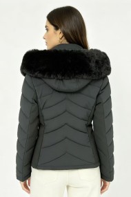 CHAQUETA ACOLCHADA CORTA CON CAPUCHA Y PELO SINTÉTICO 2COLORES OBRF2106