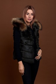 CHALECO CORTO CON CAPUCHA DE PELO DE CONEJO Y PELO DE MARMOTA PC-LLL5434-01 verde kaki