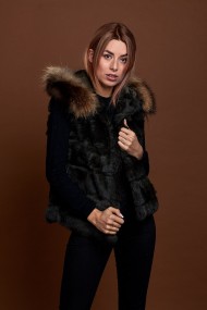 CHALECO CORTO CON CAPUCHA DE PELO DE CONEJO Y PELO DE MARMOTA PC-LLL5434-01 verde kaki