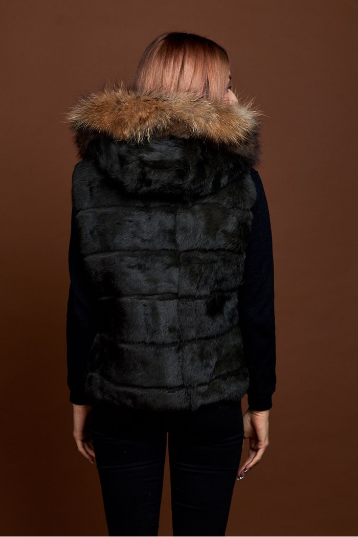 CHALECO CORTO CON CAPUCHA DE PELO DE CONEJO Y PELO DE MARMOTA PC-LLL5434-01 verde kaki