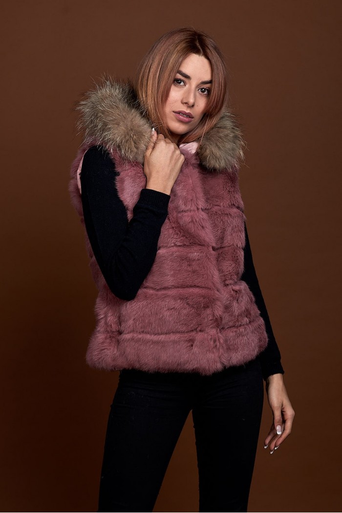 CHALECO CORTO CON CAPUCHA DE PELO DE CONEJO Y PELO DE MARMOTA PC-LLL5434-08