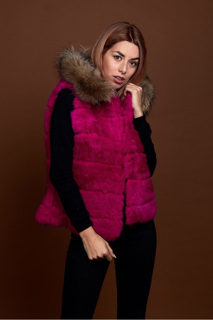 CHALECO CORTO CON CAPUCHA DE PELO DE CONEJO Y PELO DE MARMOTA PC-LLL5434-10