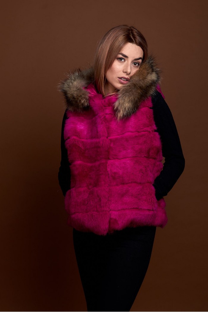 CHALECO CORTO CON CAPUCHA DE PELO DE CONEJO Y PELO DE MARMOTA PC-LLL5434-10