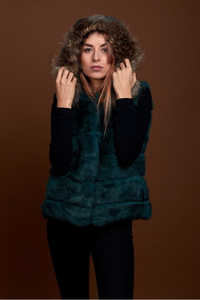 CHALECO CORTO CON CAPUCHA DE PELO DE CONEJO Y PELO DE MARMOTA PC-LLL5434-13