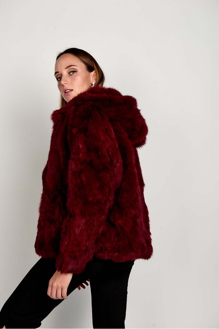 CHAQUETA CON CAPUCHA DE PELO DE CONEJO GRANATE PC-LLL5753 PC-LLL5753-04