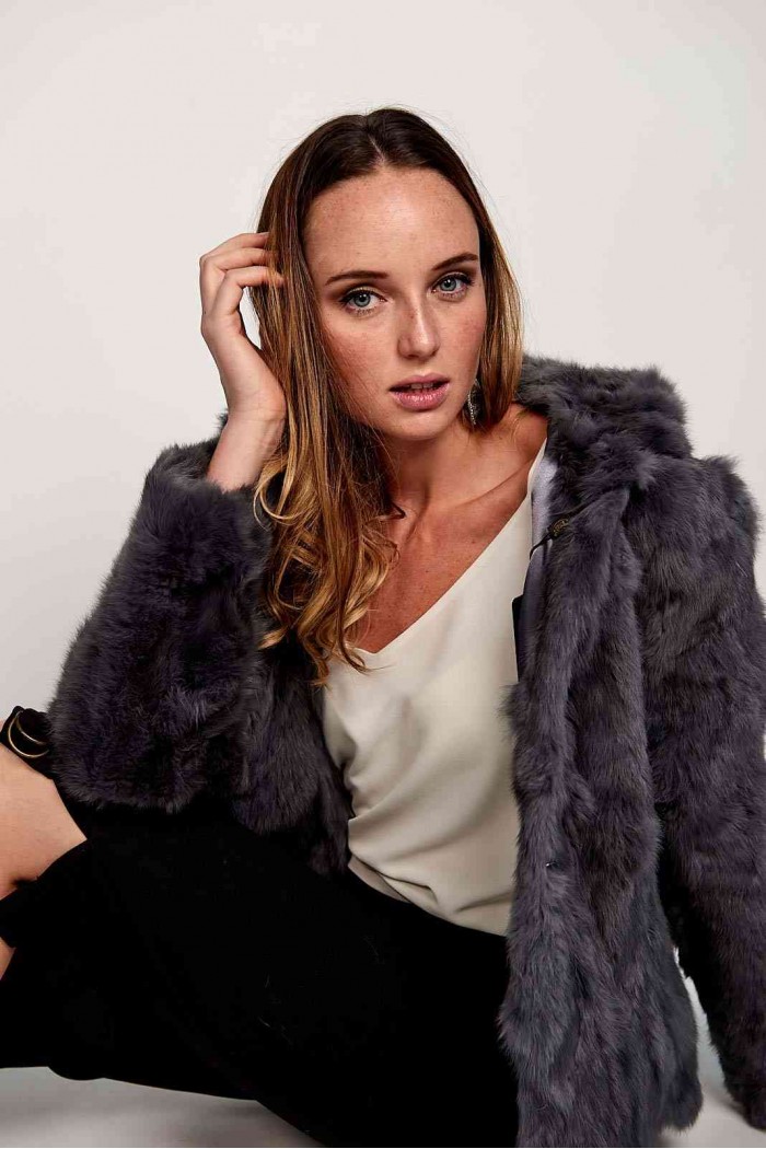 CHAQUETA CON CAPUCHA DE PELO DE CONEJO GRIS OSCURO PC-LLL5753 PC-LLL5753-05