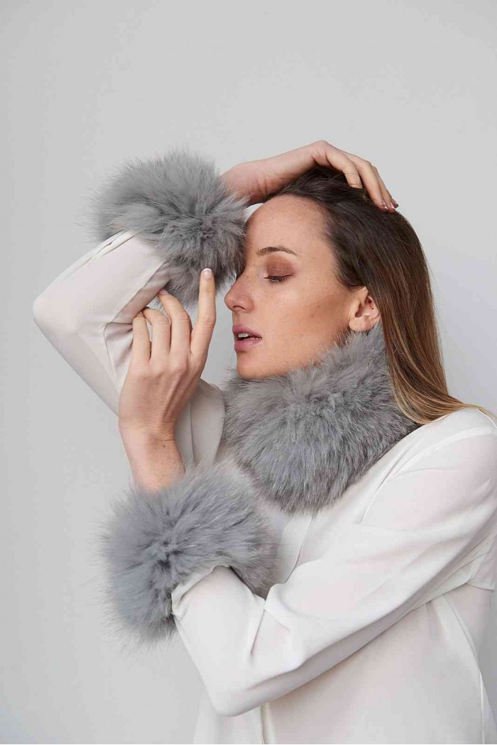 CUELLO Y PUÑO DE PELO TEJIDO