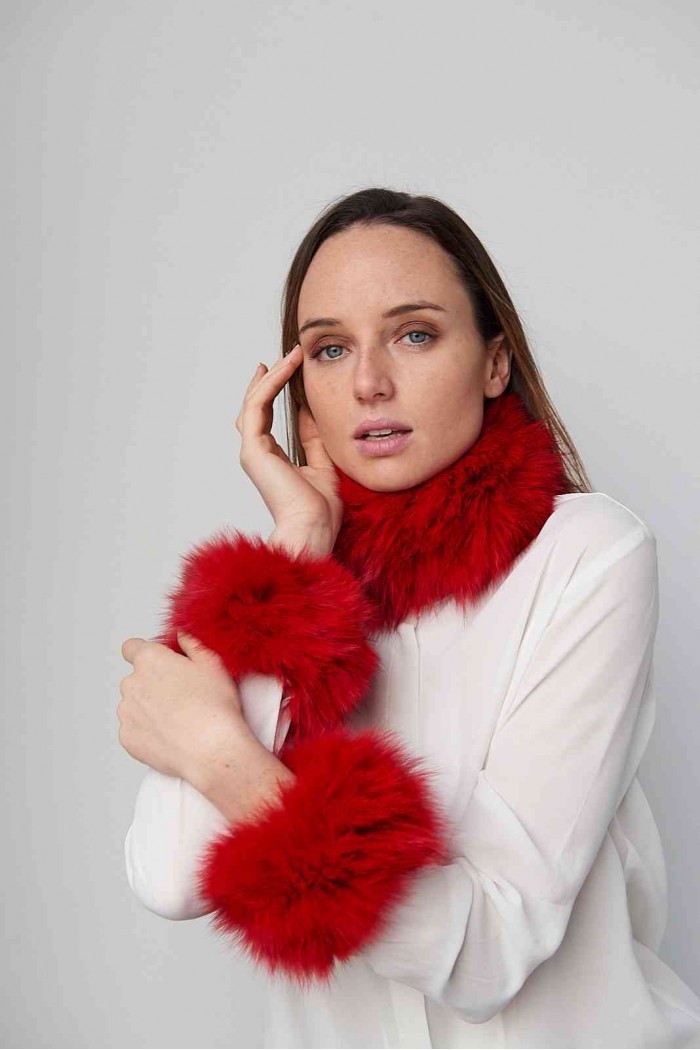 CUELLO Y PUÑO DE PELO TEJIDO