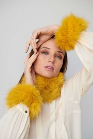 CUELLO Y PUÑO DE PELO TEJIDO