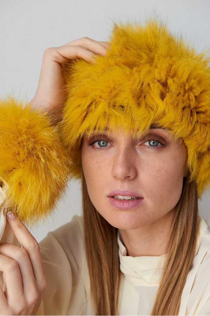 CUELLO Y PUÑO DE PELO TEJIDO