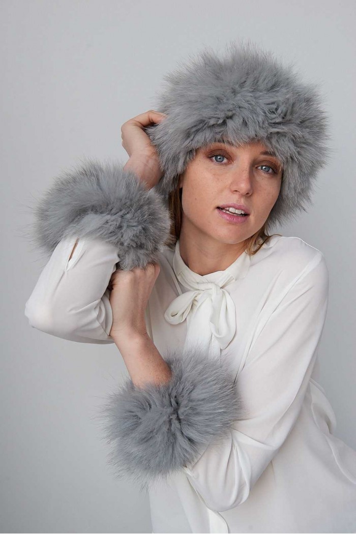 CUELLO Y PUÑO DE PELO TEJIDO