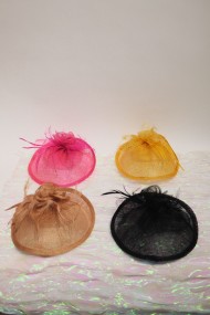 TOCADO ELEGANTE CON FLOR PLUMAS Y VELO TM-XH165