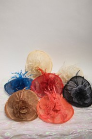 TOCADO ELEGANTE CON FLOR PLUMAS Y VELO TM-XH165