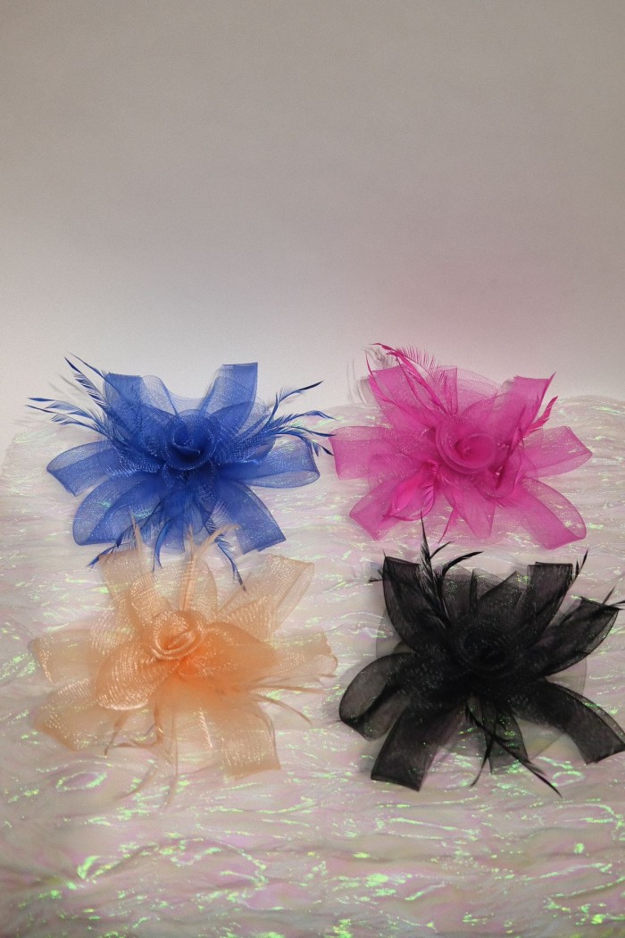 TOCADO BROCHE FLORAL CON PLUMAS Y MALLA ELEGANTE TM-XH176
