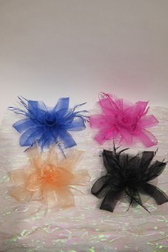 TOCADO BROCHE FLORAL CON PLUMAS Y MALLA ELEGANTE TM-XH176