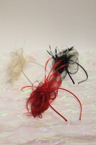 TOCADO DIADEMA CON FLORES DE MALLA Y PLUMAS ELEGANTE TM-XH163