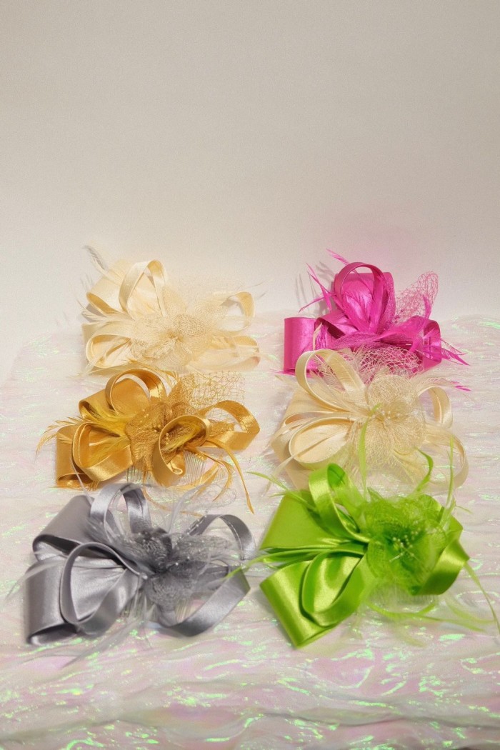 TOCADO DE FIESTA CON LAZO SATINADO, PLUMAS Y VELO TM-XH164
