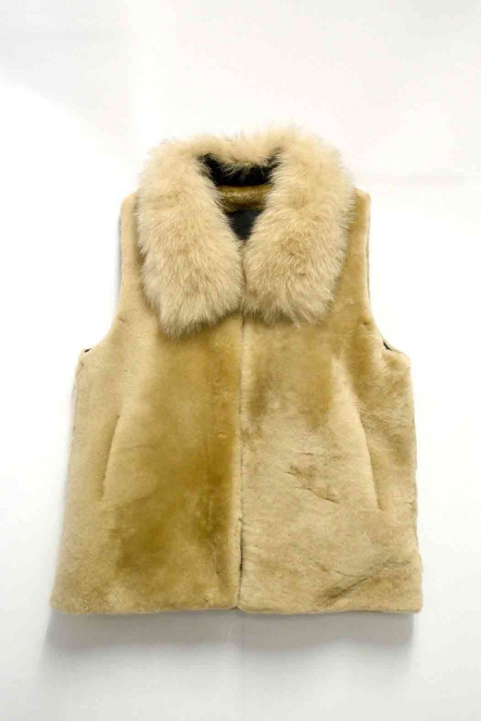 CHALECO PELO DE CORDERO CON CUELLO PELO DE ZORRO