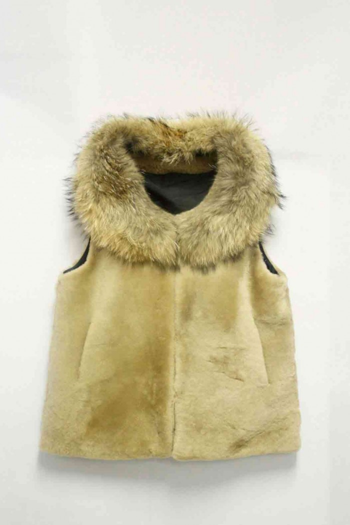 CHALECO PELO DE CORDEO CON CUELLO PELO DE MARMOTA