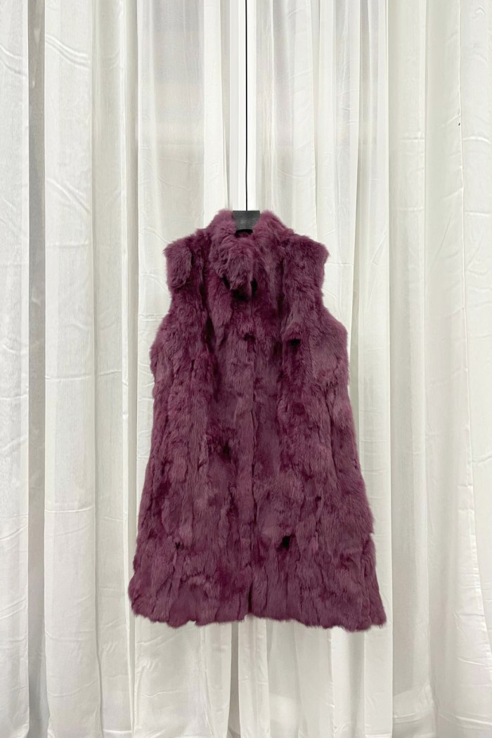 CHALECO LARGO DE PELO DE CONEJO CON CUELLO ALTO Y CIERRE OCULTO,COLOR MORADO PC-LLL5799
