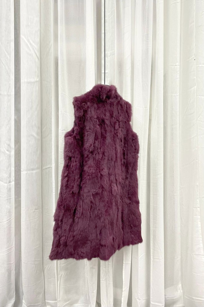 CHALECO LARGO DE PELO DE CONEJO CON CUELLO ALTO Y CIERRE OCULTO,COLOR MORADO PC-LLL5799