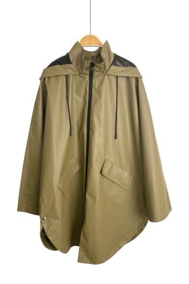 CAPA IMPERMEABLE CON CAPUCHA – ESTILO PONCHO, LIGERA Y PRÁCTICA FR-K3529 VERDE KAKI