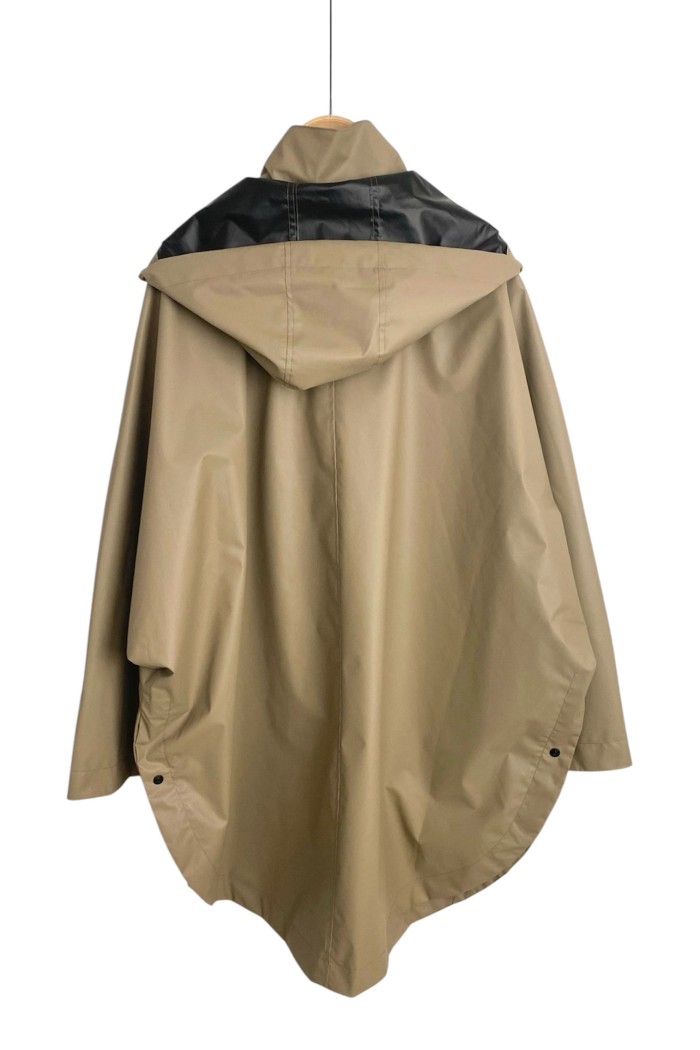 CAPA IMPERMEABLE CON CAPUCHA – ESTILO PONCHO, LIGERA Y PRÁCTICA FR-K3529 BEIGE