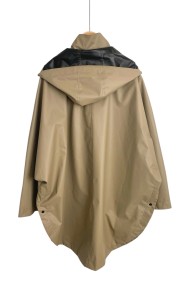 CAPA IMPERMEABLE CON CAPUCHA – ESTILO PONCHO, LIGERA Y PRÁCTICA FR-K3529 BEIGE