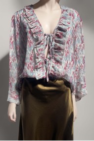 BLUSA ESTAMPADA Y FALDA MARRON