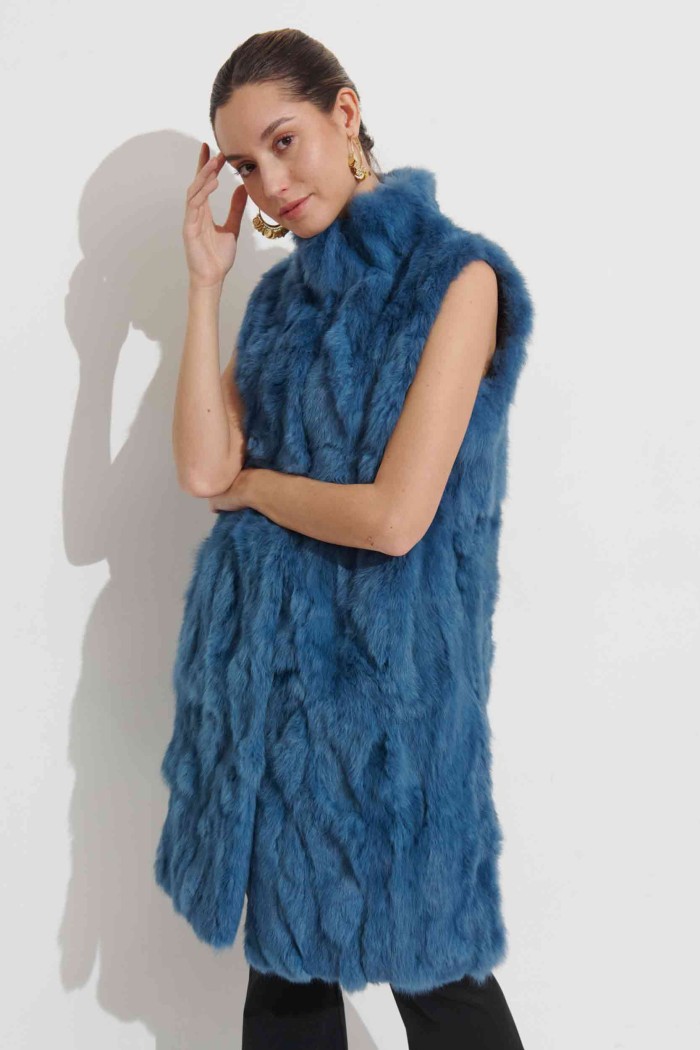 CHALECO LARGO DE PELO DE CONEJO CON CUELLO ALTO Y CIERRE OCULTO,COLOR TURQUESA  PC-LLL5799-02